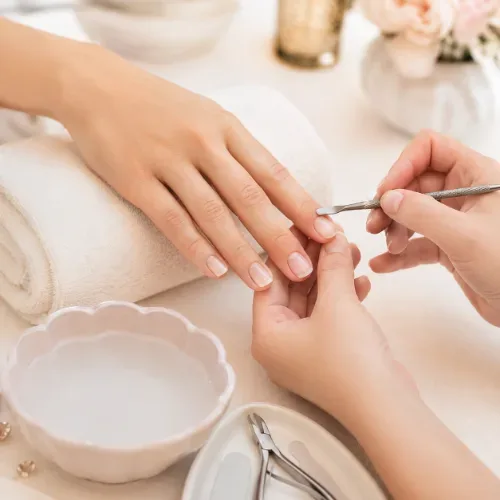 مانیکور کلاسیک یا خیس